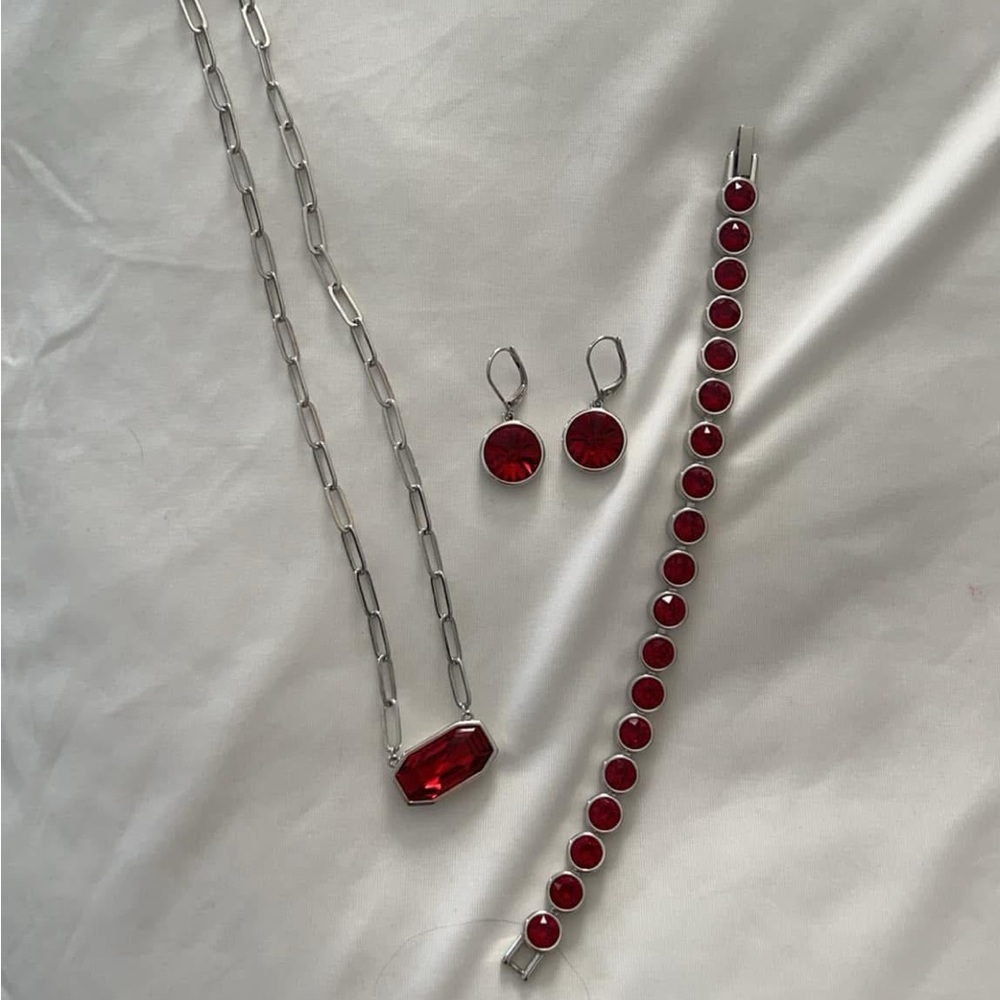 Touchstone Crystal Siam Set